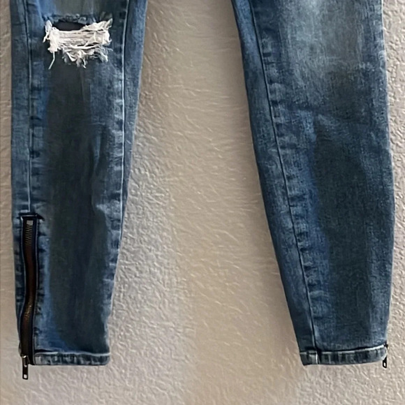 Blank NYC Mid Rise Skinny Zipper Leg Jeans - Picture 3 of 7